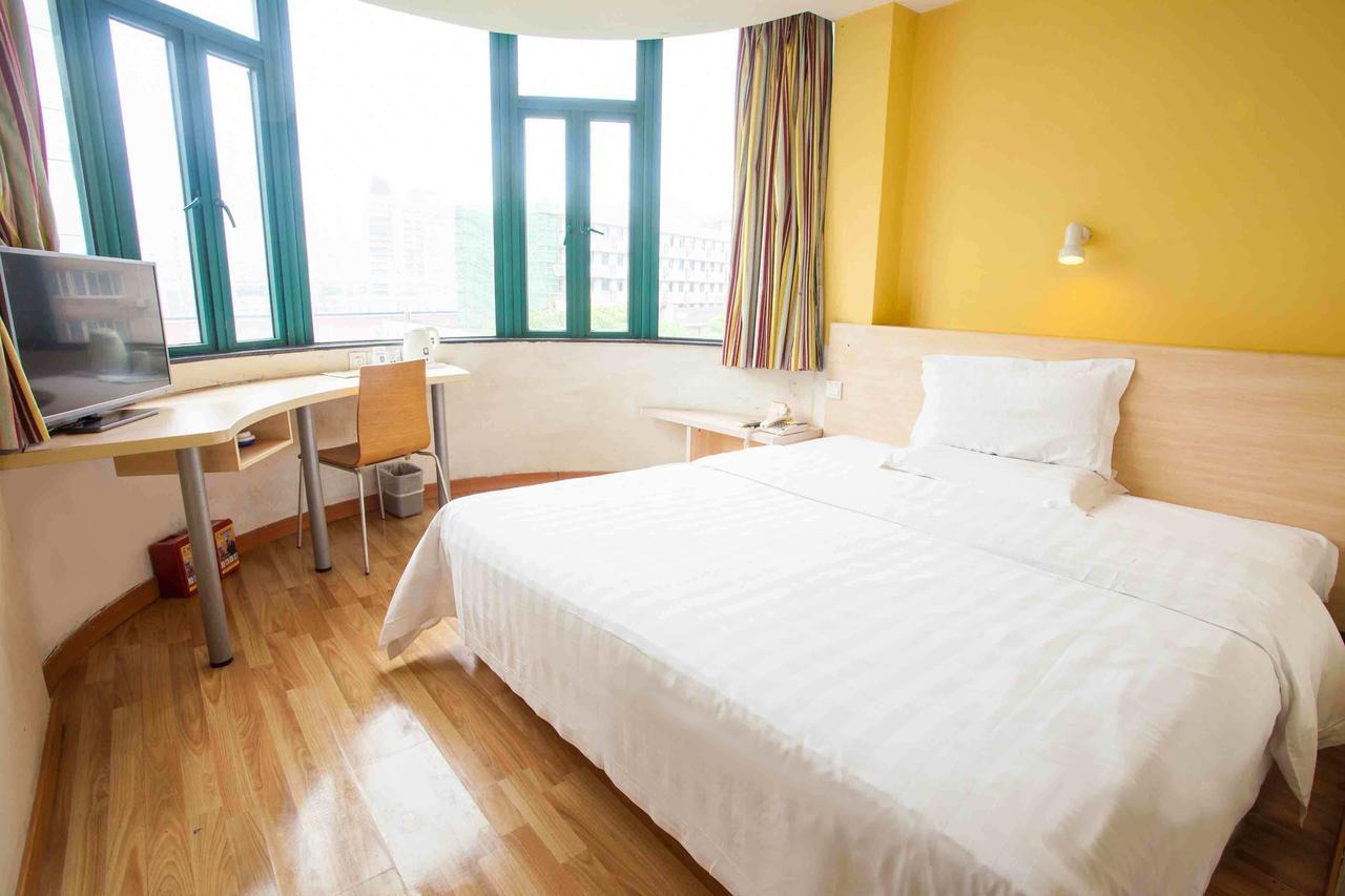 7Days Inn Deyang Zhongjiang Kuishan Park Bagian luar foto