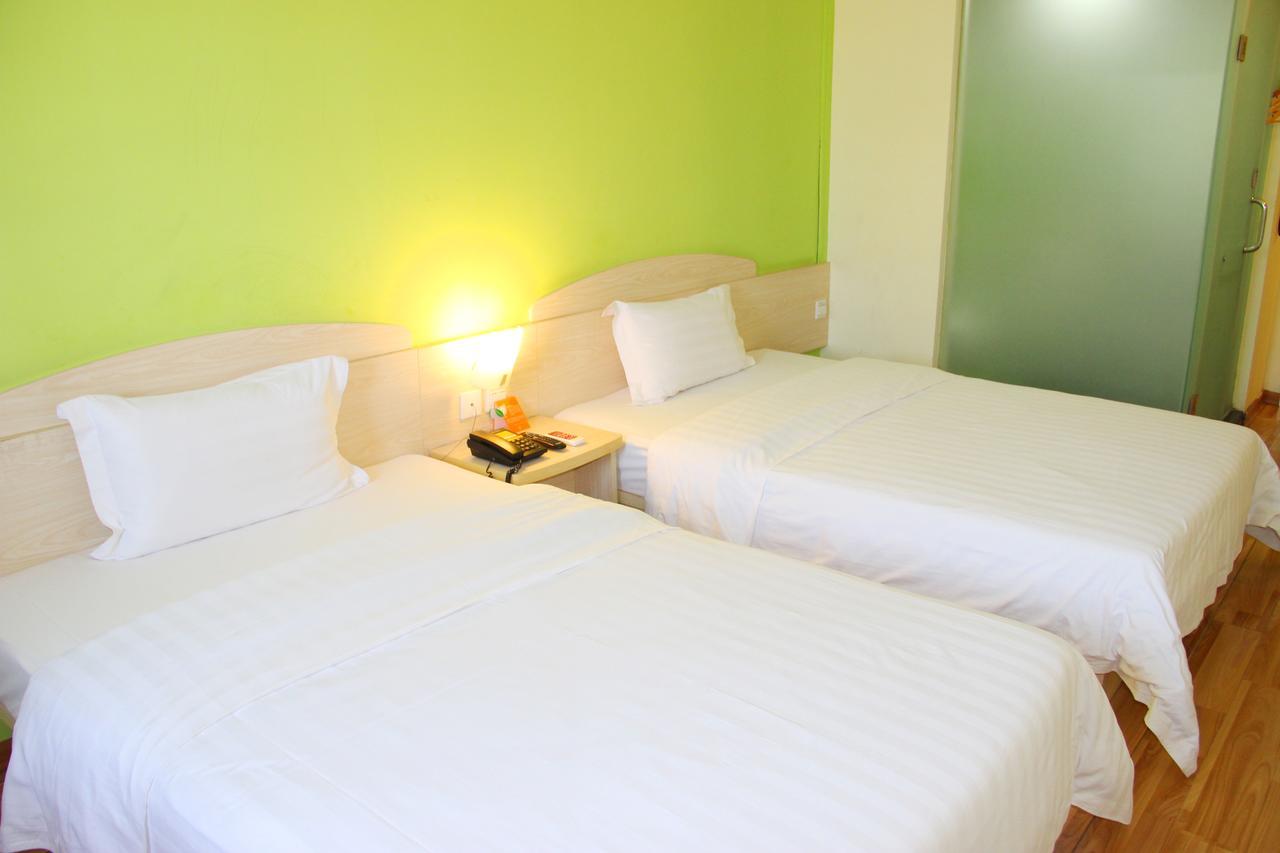 7Days Inn Deyang Zhongjiang Kuishan Park Bagian luar foto